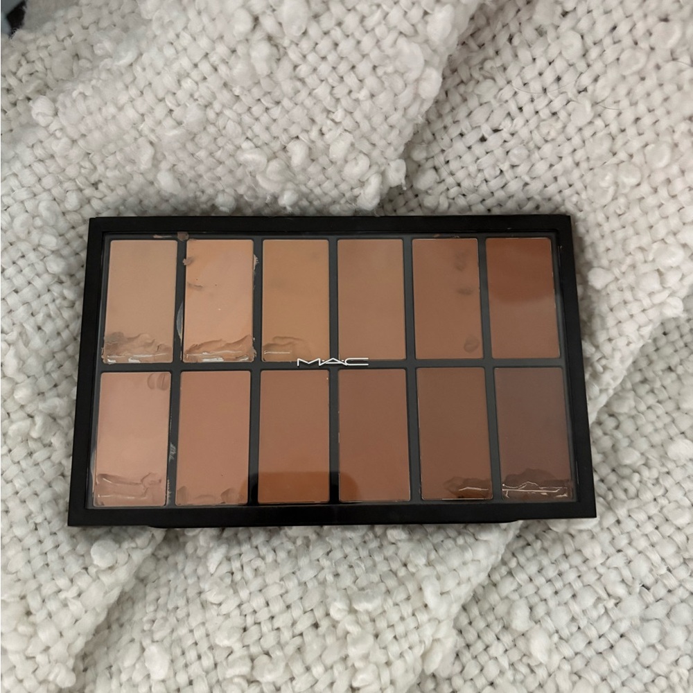 MAC PRO PALETTE FULL COVERAGE FOUNDATION X 12 (gently used)